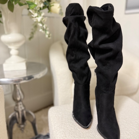 Black heeled boots 7 - Picture 2 of 4